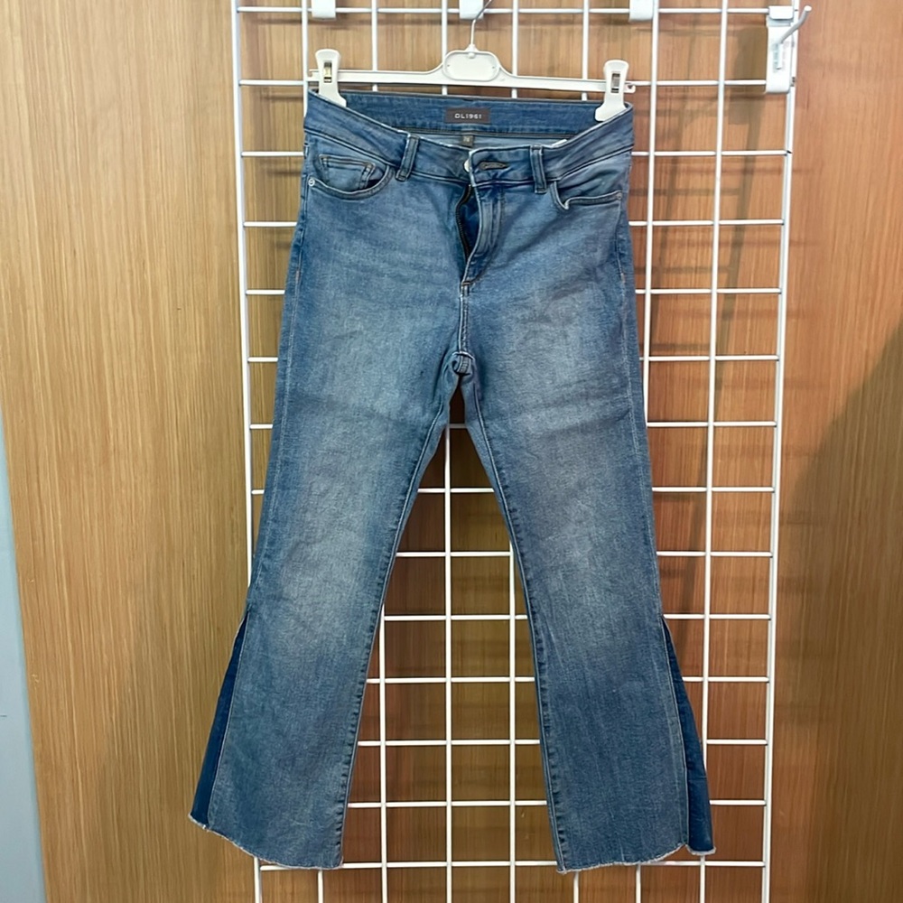 DL1961 blue jeans. Size 26. Bridget cropped. Mid rise instasculpt boot.
